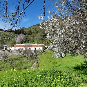 https://mountains-lounge-finca-la-isa.in-canary-islands.com